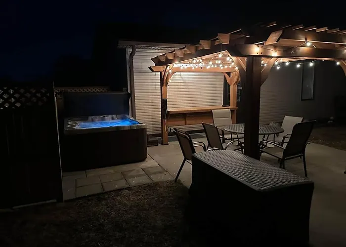 Prairieview Retreat - Hot Tub Sunsets *